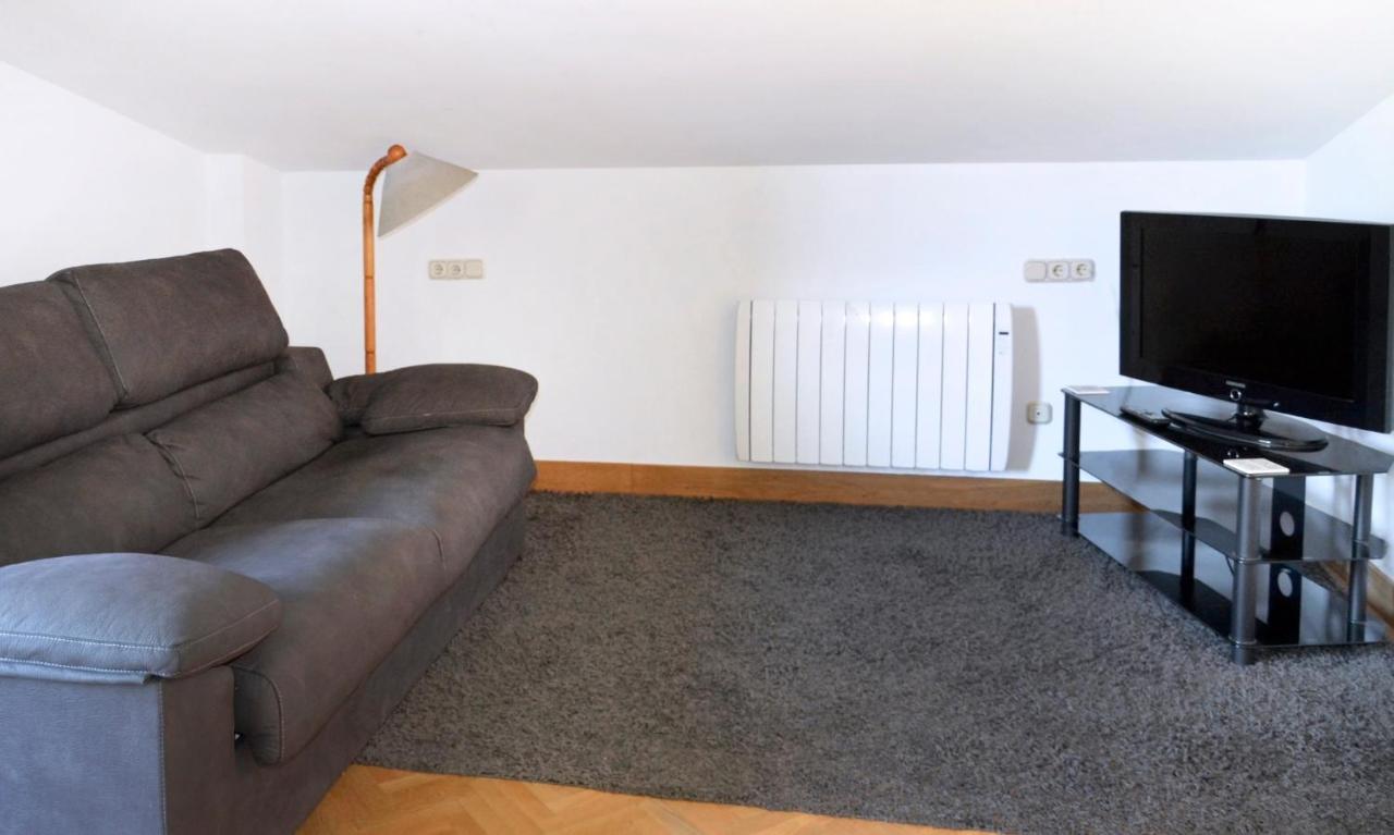 Apartamento En Villa Con Parking Аньорга-Лугарис Экстерьер фото